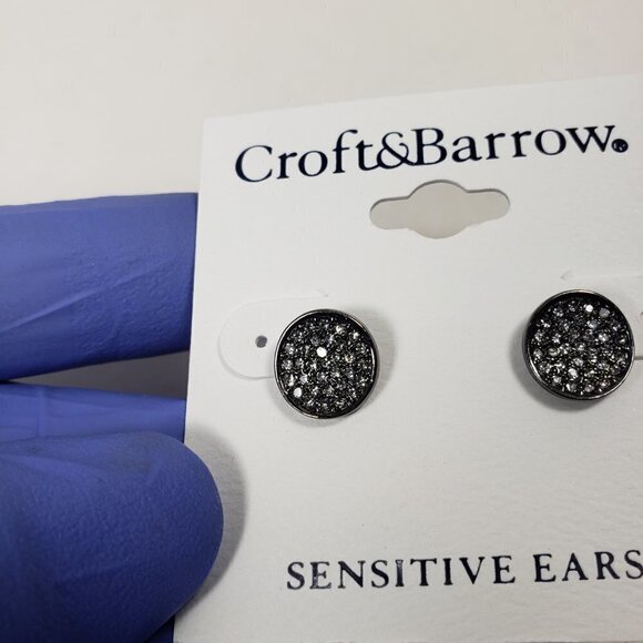 Croft & Barrow Women's Stunning Sparkling Black Small circle Stud Earrings - Picture 6 of 6